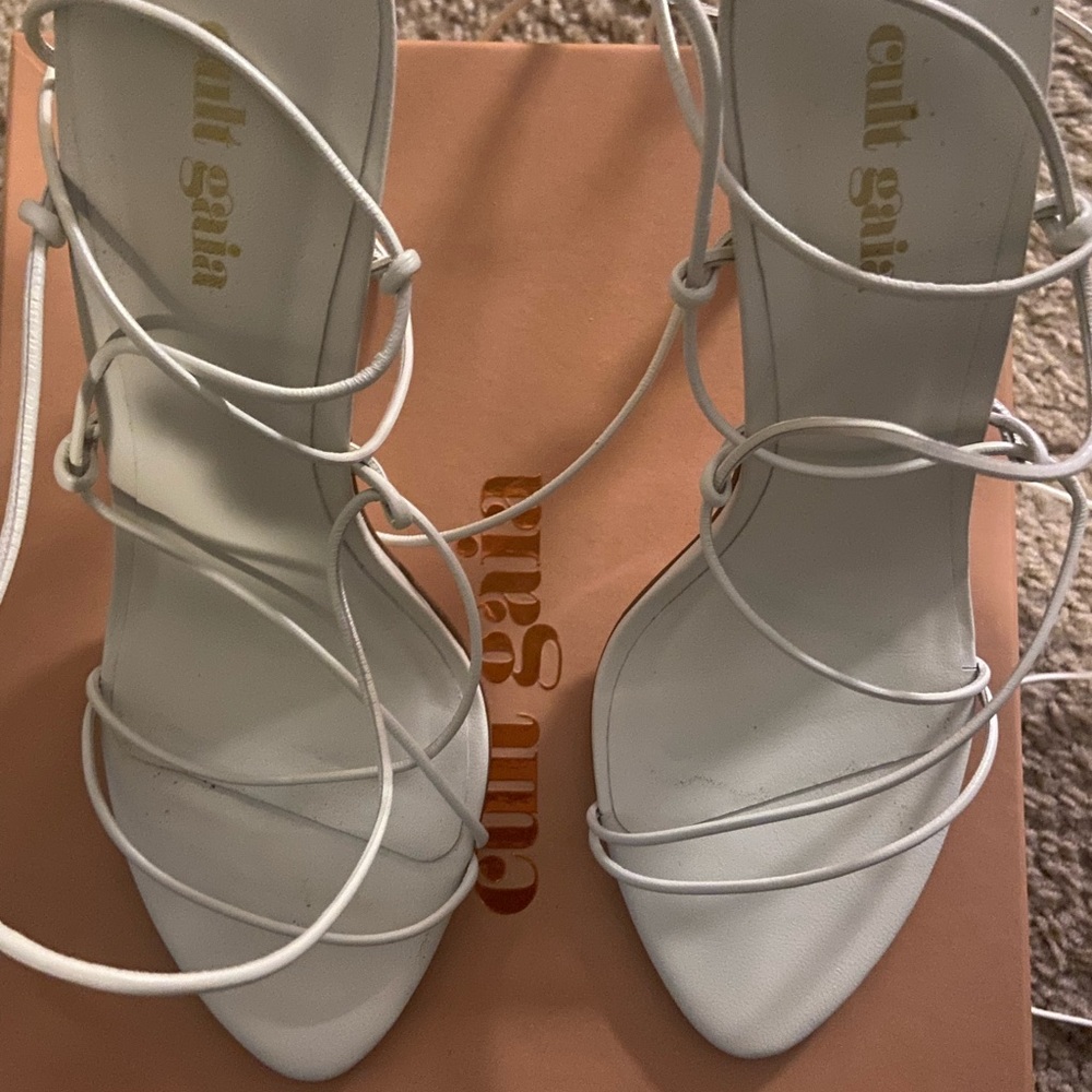 Size 38. Cult Gaia Off white Lexi sandal
